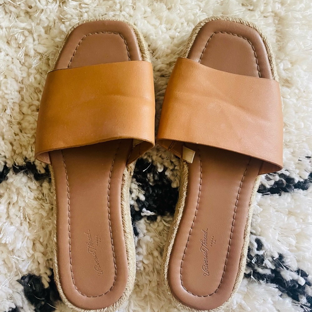 Universal Threads Tan Sandal, Size 7, Slide Sandals
